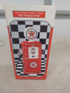 lot 3837 image: Texaco Star Gas Pump Musical Bank by Enesco