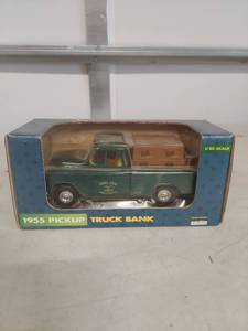 lot 3879 image: 1993 Ertl John Deere 1955 Pickup Truck Bank
