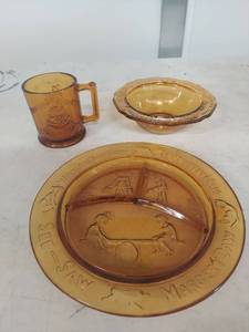 lot 3885 image: Tiara Amber Glass Nursery Rhyme Set