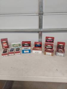 lot 3886 image: Hallmark Keepsake Classic Car Ornaments Collection