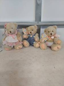 lot 3918 image: Cherished Teddies Plush Bear Collection by Dakin