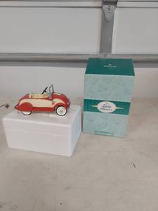 lot 3922 image: Hallmark 1934 Chrysler Airflow Kiddie Car