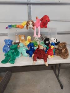 lot 3930 image: Ty Beanie Babies Collection Bundle