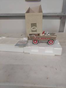lot 3932 image: Hallmark Murray Circus Pedal Car Collectible