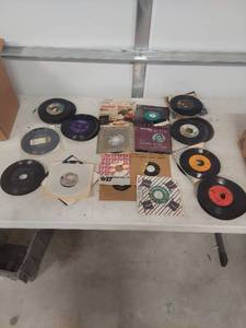 lot 3934 image: 45 RPM Record Collection