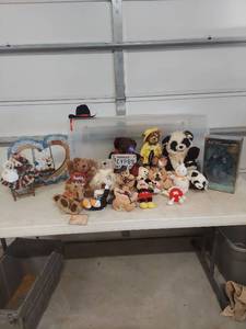 lot 3939 image: Mixed Plush Toy Collection with Disney and GUND Bears