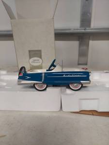 lot 3947 image: Hallmark 1950s Kidillac Model Car - Blue and White