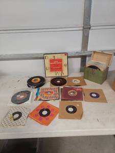 lot 4004 image: RCA Victor Record Collection with Storage Box