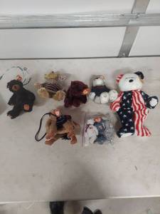 lot 4018 image: TY Beanie Bears Collection
