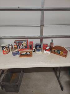 lot 4023 image: M&Ms At The Movies 3-D Candy Dispenser and Assorted Collectables
