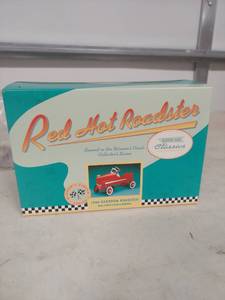 lot 4028 image: 1940 Gendron Roadster Die-Cast Model Car