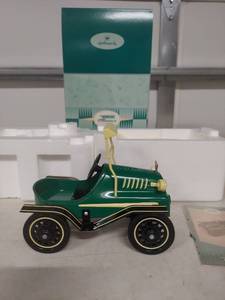 lot 4033 image: Hallmark 1930s Style Pedal Car