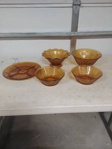 lot 4040 image: Amber Glass Dessert Bowl Set with Floral Pattern