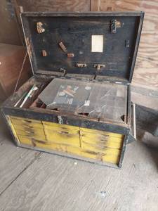 lot 4046 image: Multi-Drawer Wood carpenter Tool Chest