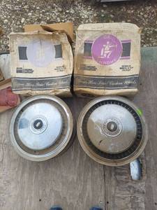 lot 4047 image: 4 Wheels with Ford Motor Company Hubcaps