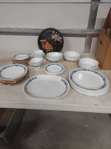 lot 4073 image: Corelle Dishes