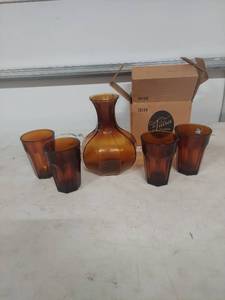 lot 4078 image: Amber Glass Decanter Set with 4 Glasses
