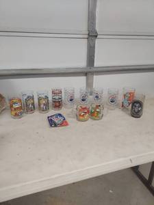 lot 4089 image: Pepsi and Character Promotional Glass Collection with Toy Yo-Yo