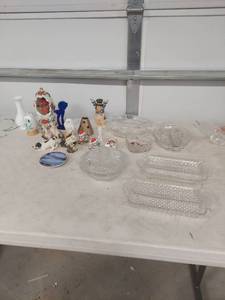 lot 4092 image: Mixed Glass Serving Set with Holiday Figurines
