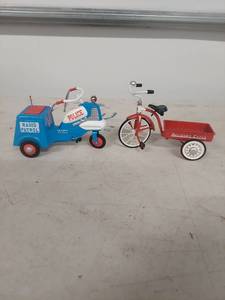 lot 4099 image: 1950s Murray Police Radio Patrol Tricycle and Delivery Cycle Set