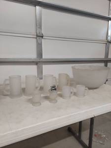 lot 4106 image: Frosted Glass Drinkware Set
