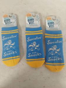 lot 4114 image: Blue Q Sweatin for Snacks Sneaker Socks