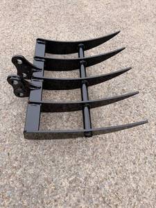 lot 5207 image: (ZJ12-50) ZJG - Mini Rake Excavator Attachment - Unused