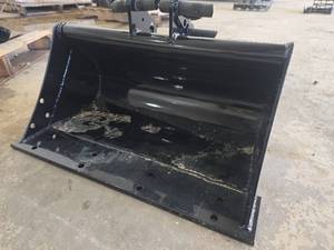 lot 2398 image: Mini excavator 24-in bucket