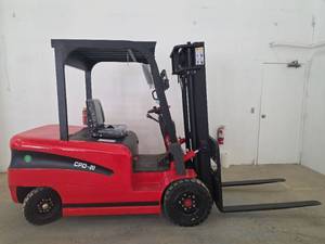 lot 2475 image: Starvox CPD-20 Electric Forklift - 4400lb Capacity