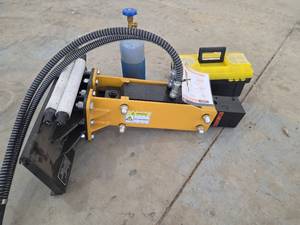 lot 2499 image: Starvox SV-BR40 Mini Skid Steer Hydraulic Breaker