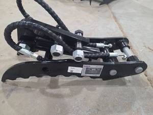 lot 2576 image: Ranch IREAS Hydraulic Thumb Clamp 450mm