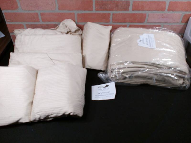 lot 1 image: 1888 Mills Magnificence T310 Fitted Sheets