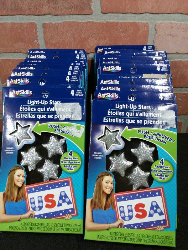 lot 41 image: ArtSkills Poster Light-Up Flashing Stars -Reusable- LED