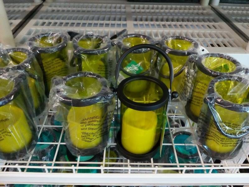 lot 107 image: Glass Battery LED Lanterns