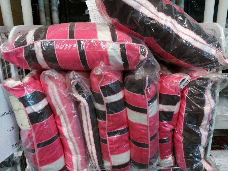 lot 110 image: Nook Pillows
