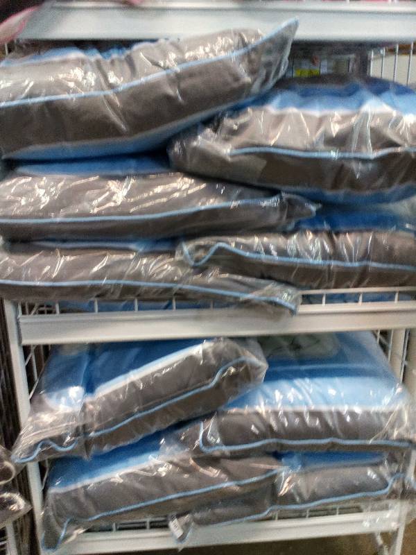 lot 111 image: Nook Pillows