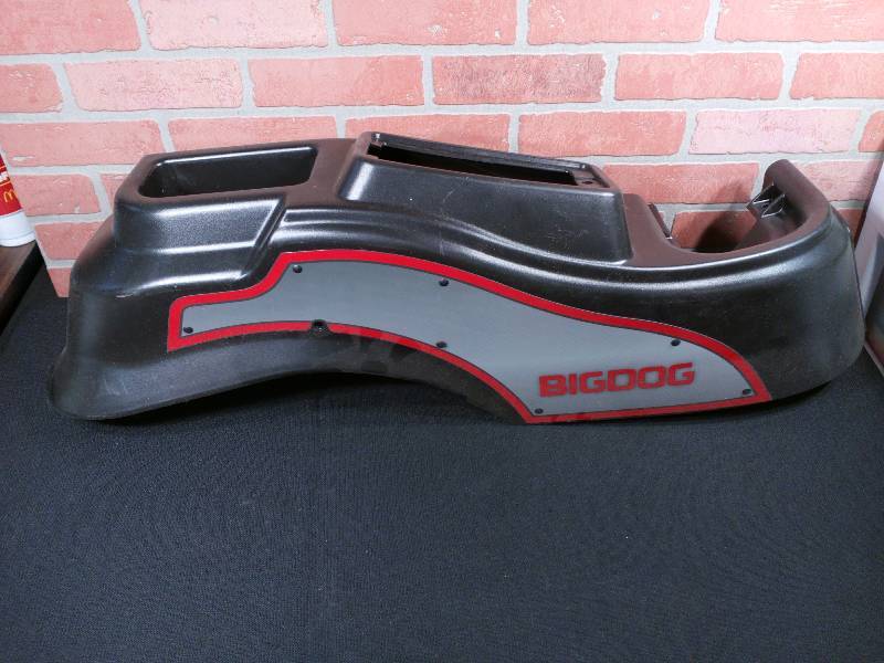 lot 119 image: BigDog 605083 Mower 15 Right Side Fender Alpha