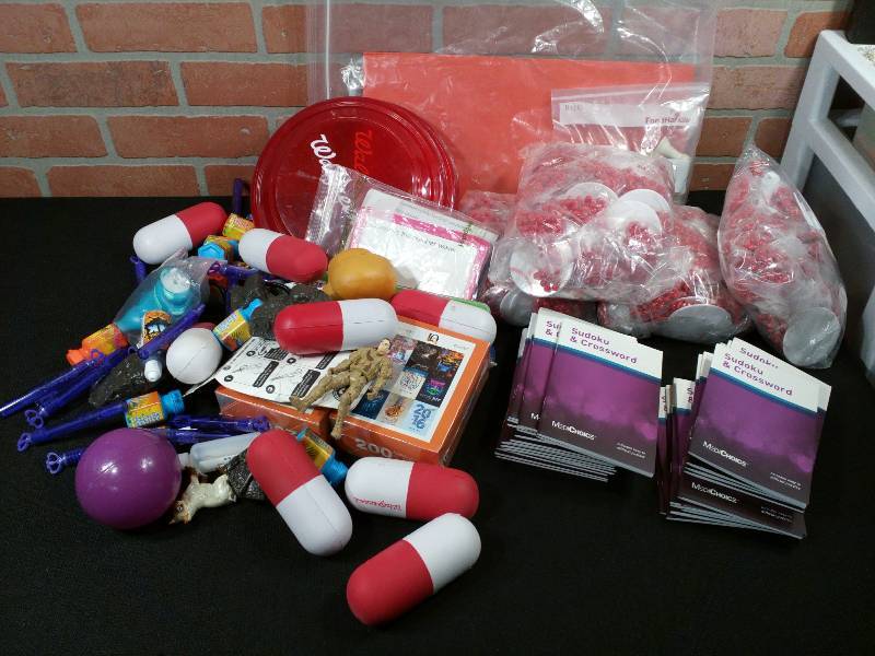 lot 121 image: Toy & Game Lot