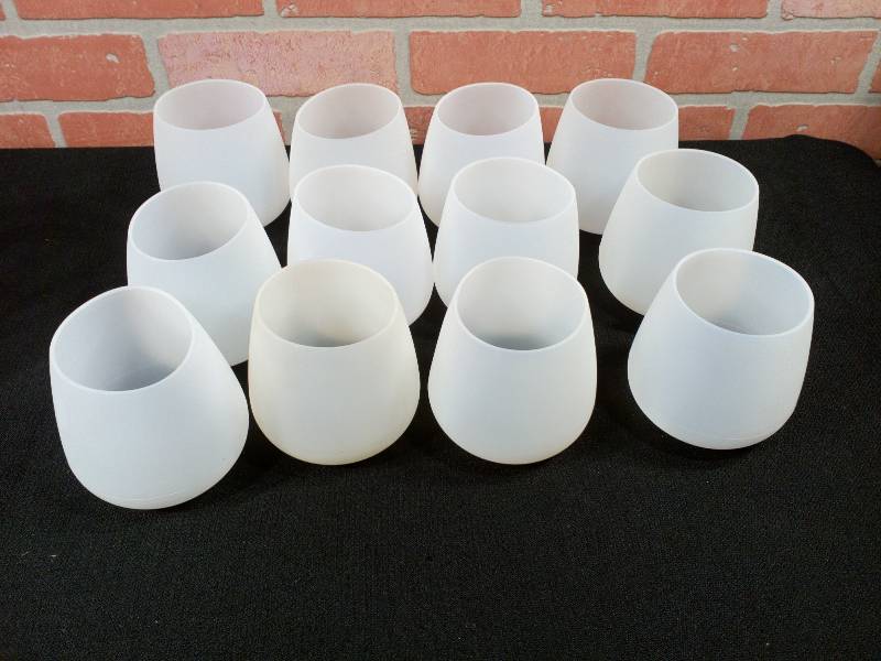 lot 136 image: Spruce Unbreakable Silicone Wine Glasses Great For Parties