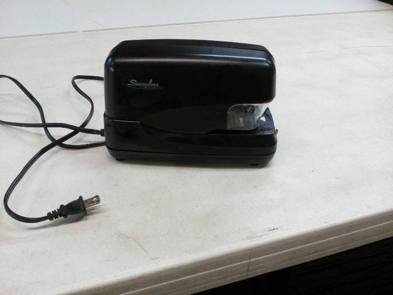 lot 151 image: Swingline Stapler 70-Sheet Capacity