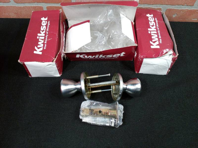 lot 164 image: Kwikset Tylo KnobsEntry Complete & Keyed Alike With 4 Keys