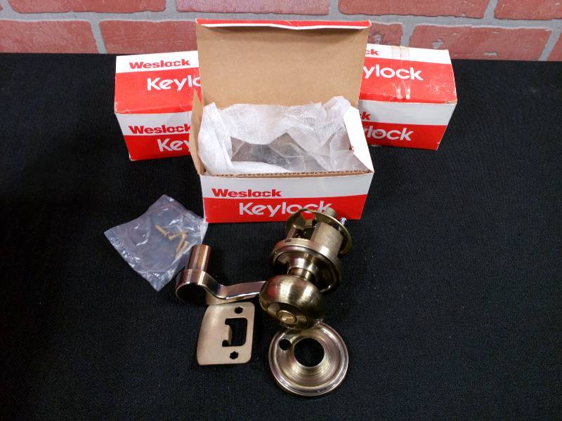 lot 165 image: Weslock Knob  Lever Set 3 Locks w Adjustable Latches