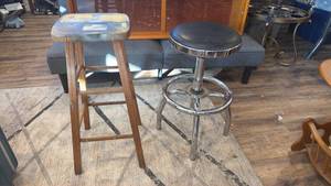 lot 16 image: Chrome and Wood Bar Stool Set