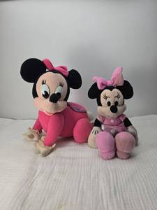 lot 31 image: Disney Minnie Mouse Pink Plush Set