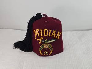 lot 35 image: Midian Shriners Ceremonial Fez