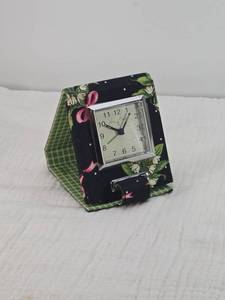 lot 38 image: Vera Bradley Floral Travel Clock