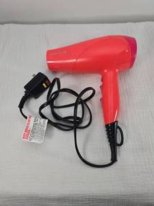 lot 40 image: Remington Pink Hair Dryer