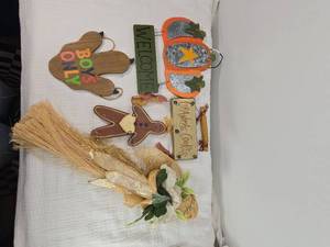 lot 46 image: Country Kitchen Wall Decor Set with Fall Wheat Bundle