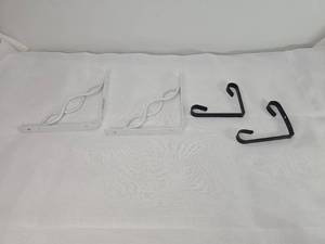 lot 48 image: White and black Decorative Shelf Brackets