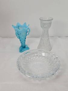 lot 54 image: Decorative Glass Collection - Vases and Bowl Set